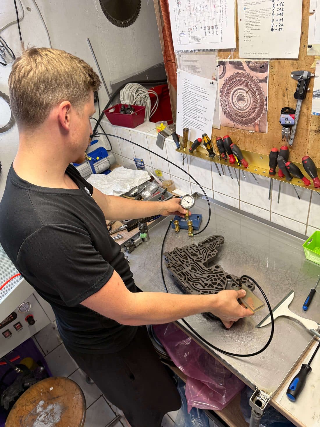 Hydraulik-Druckprüfung am Ventilkörper